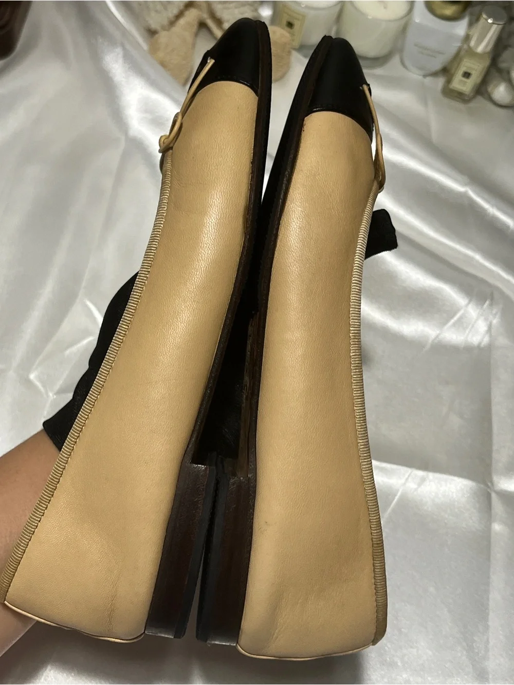 CHANEL Two-Tone Beige and Black Leather Ballet Flats with Bow